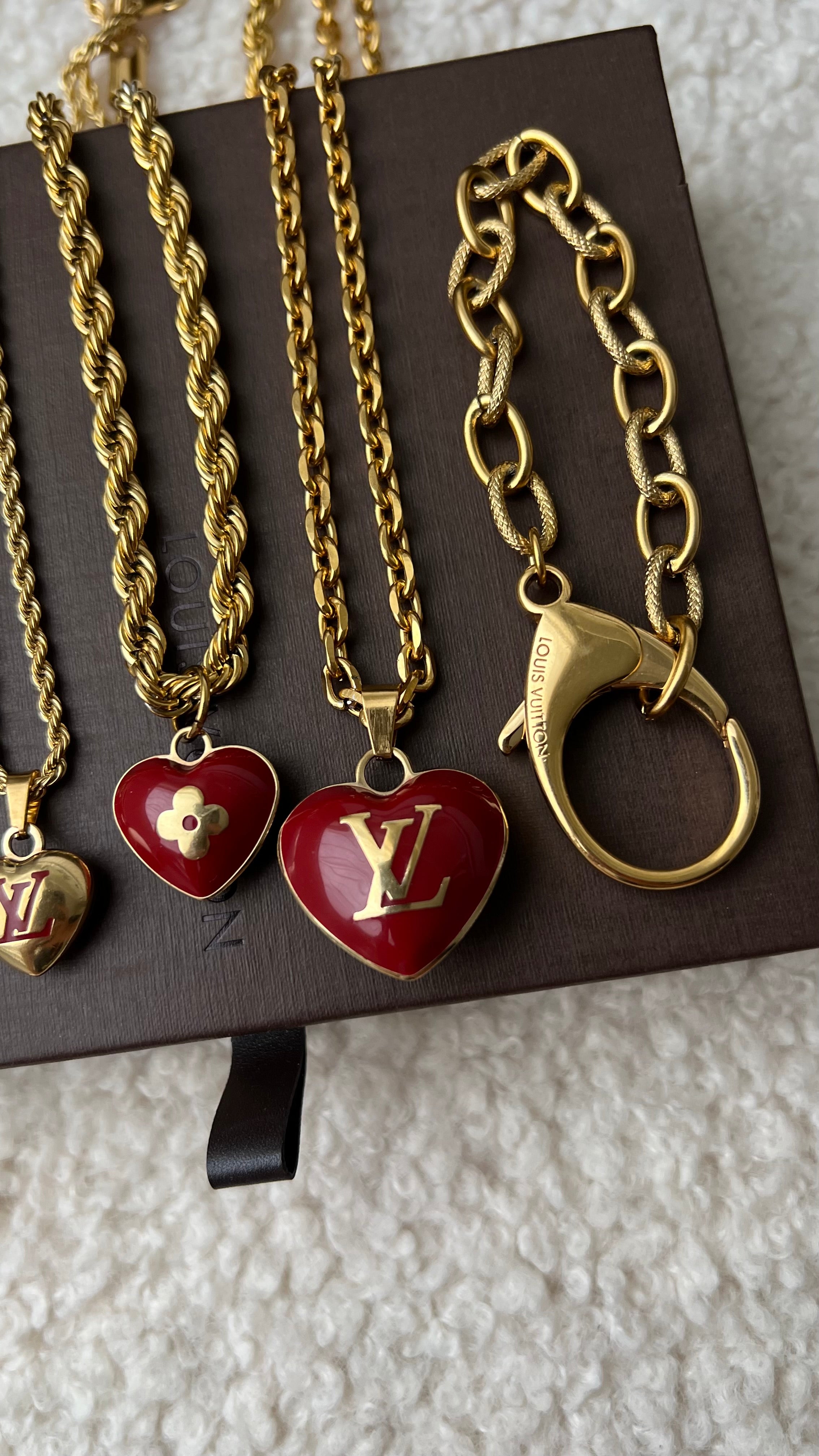 Louis Vuitton sleutelhanger hartjes bedel| ketting