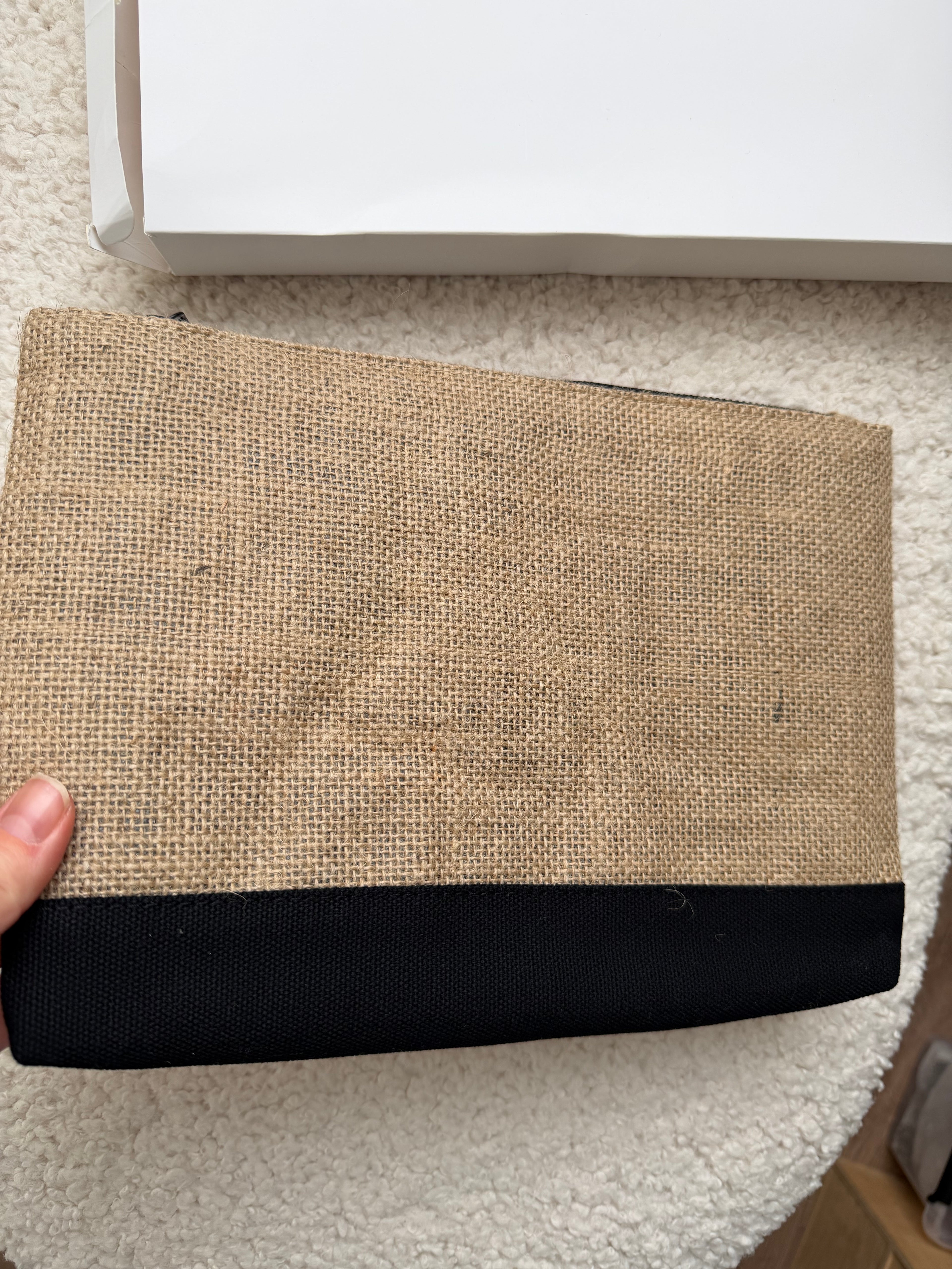 Vintage authentieke Chanel make-up pouch vermaakt tot een tas