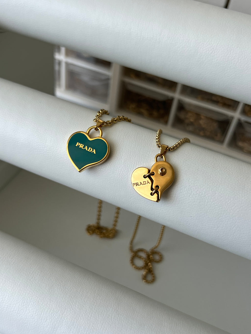 Prada gebroken hart bedel | Ketting
