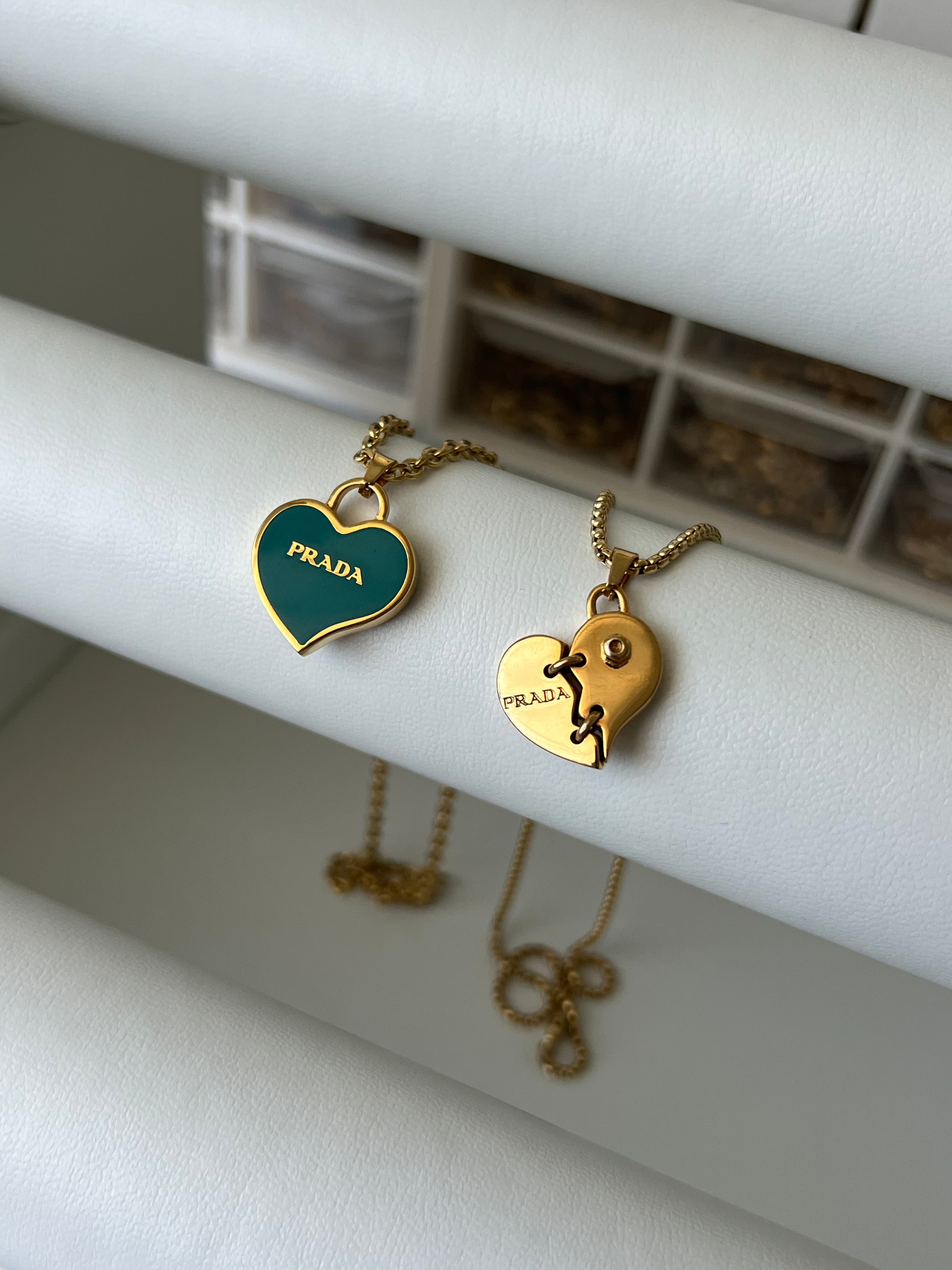 Prada gebroken hart bedel | Ketting