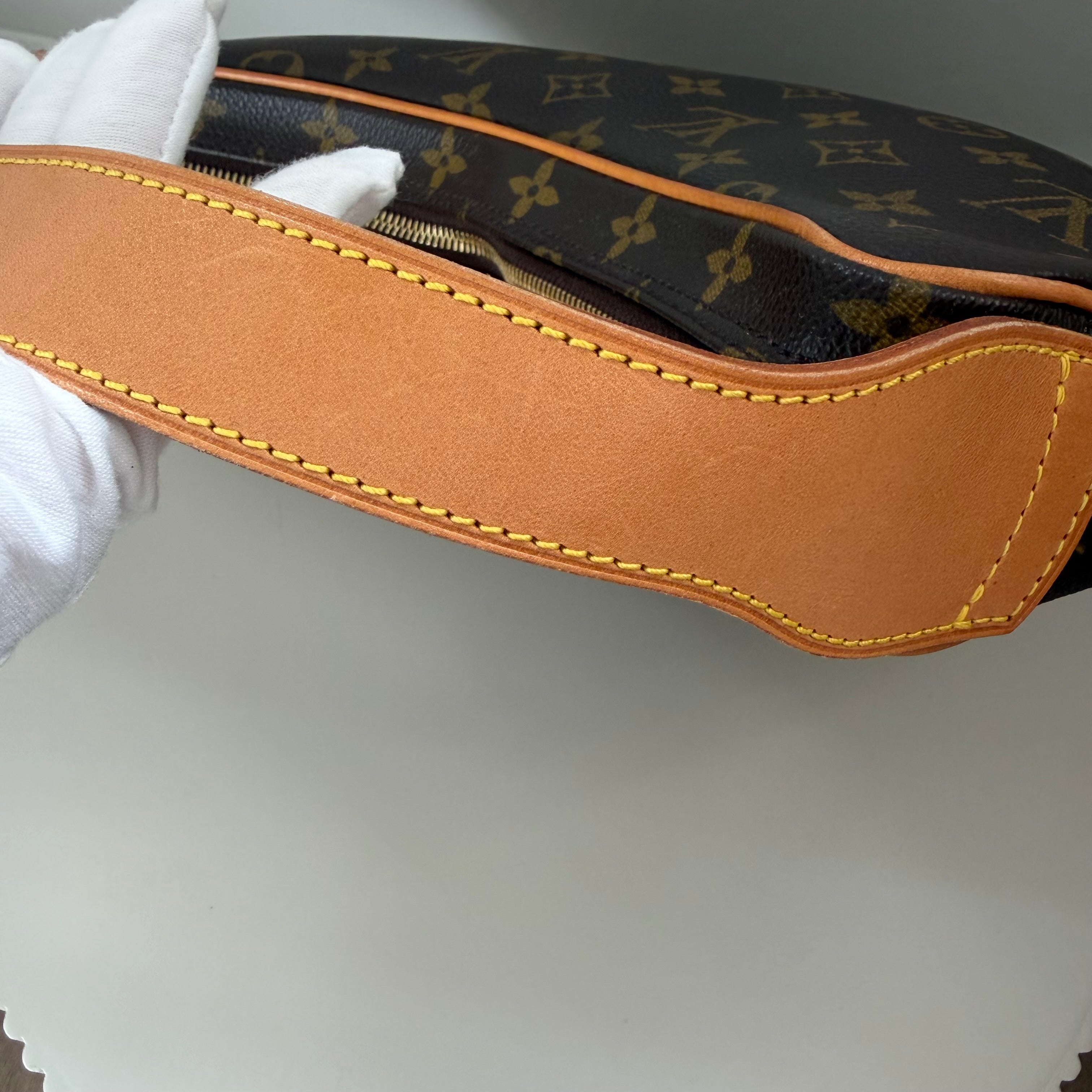 Louis Vuitton croissant MM
