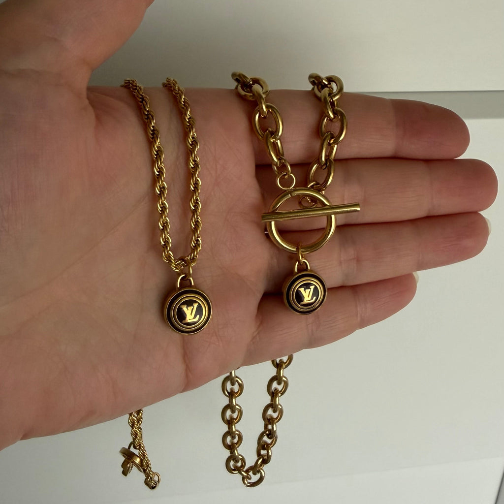 Vintage Louis Vuitton sleutelhanger bedel rond met lv | Ketting