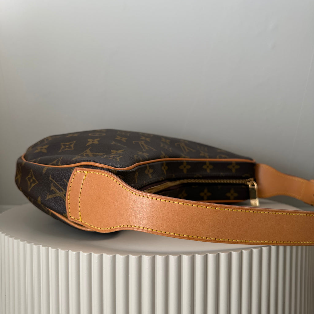 Louis Vuitton croissant MM