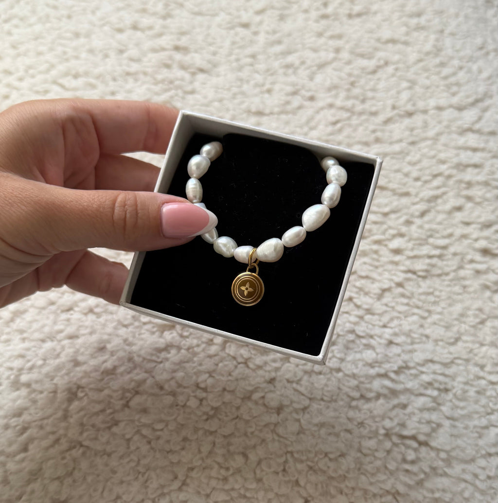 Vintage Louis Vuitton sleutelhanger bedel rond | Zoetwater parel ketting