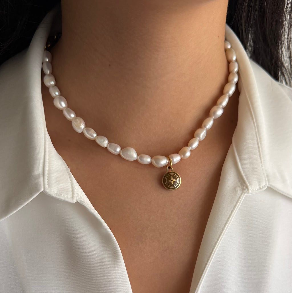 Vintage Louis Vuitton sleutelhanger bedel rond | Zoetwater parel ketting