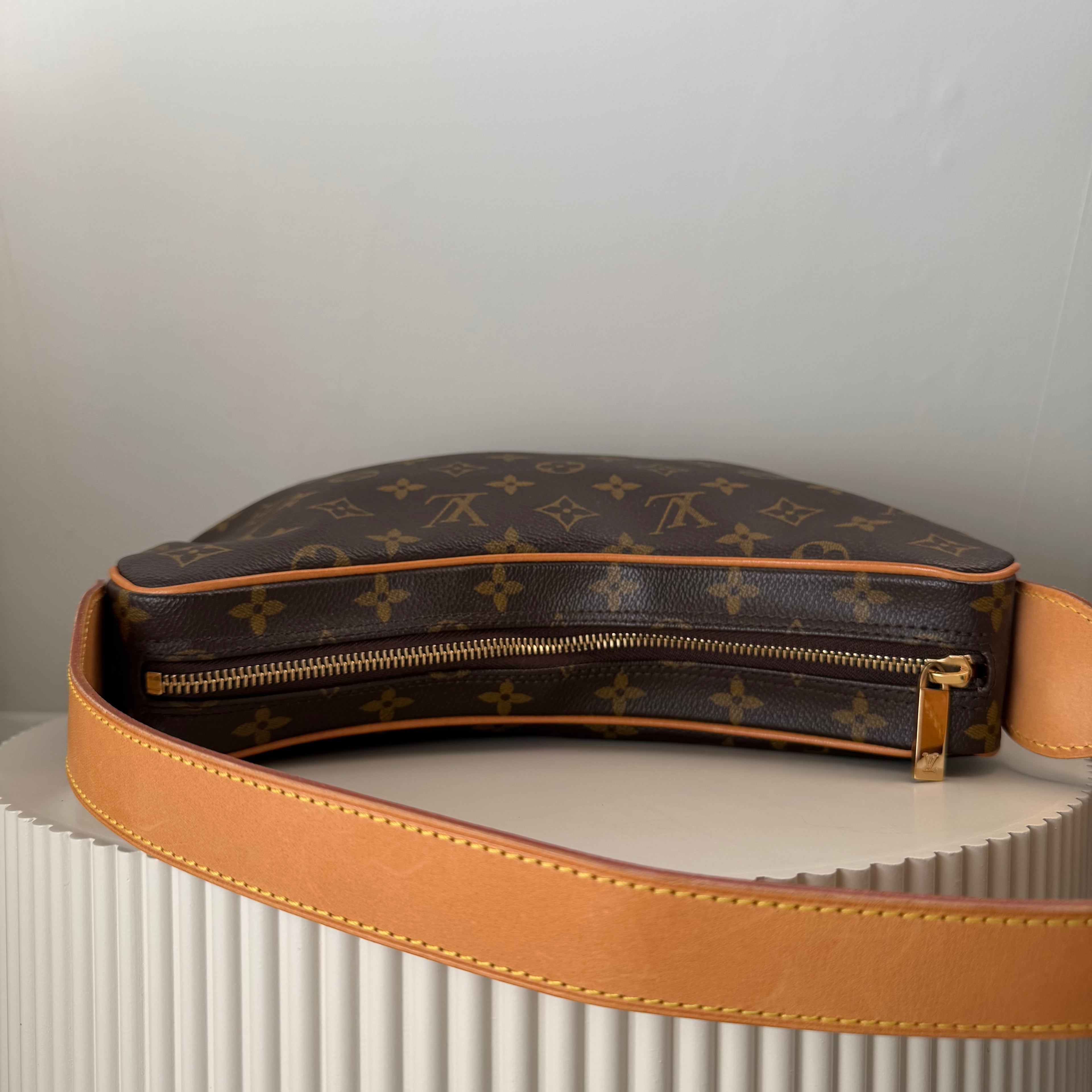 Louis Vuitton croissant MM