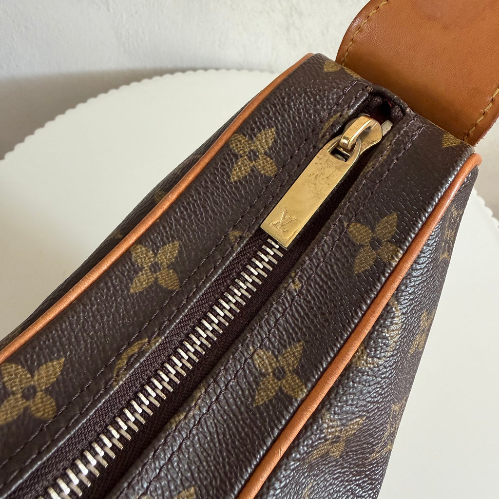Louis Vuitton croissant MM