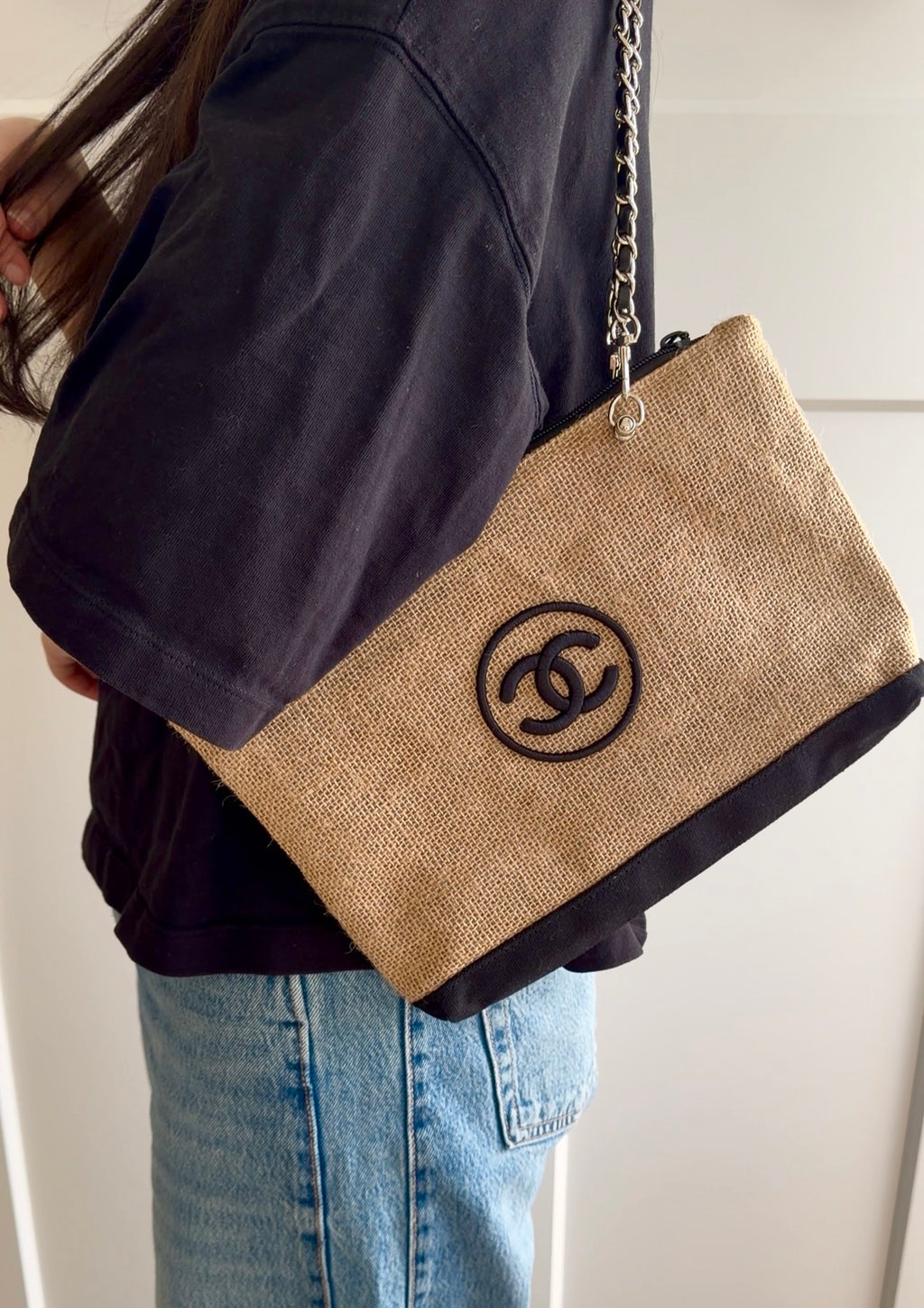 Vintage authentieke Chanel make-up pouch vermaakt tot een tas