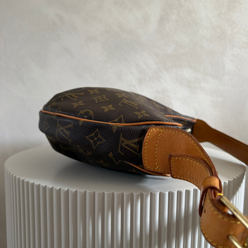 Louis Vuitton croissant MM