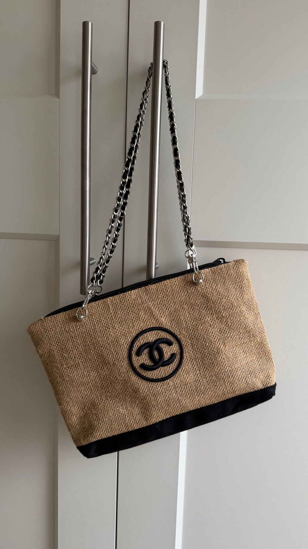Vintage authentieke Chanel make-up pouch vermaakt tot een tas