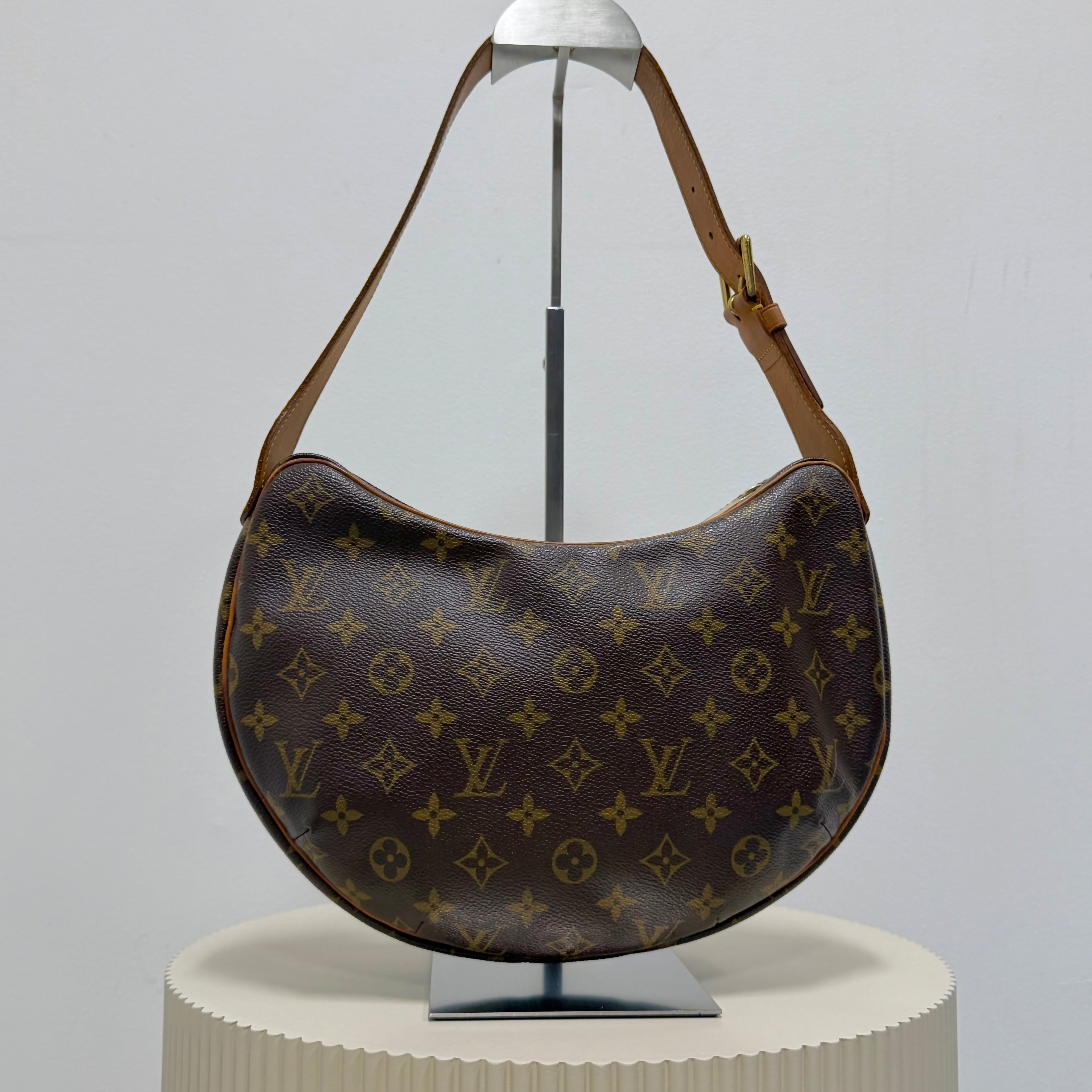 Louis Vuitton croissant MM